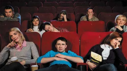 Phân biệt chính xác khán giả xem bóng đá tiếng Anh là gì qua các thuật ngữ Spectator, Viewer, Audience