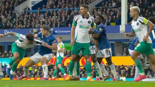 Bóng Đá Lỗi Độn Người Là Gì? Giải Mã Tác Động Thẻ Đỏ Toàn Diện