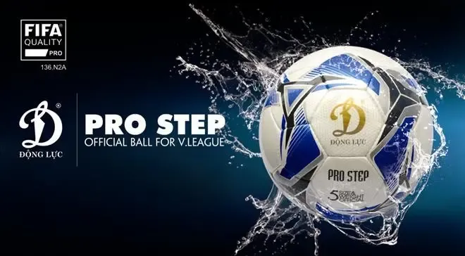 Một quả bóng chuyền Động Lực, minh họa về chuyển động khi đá quả bóng.