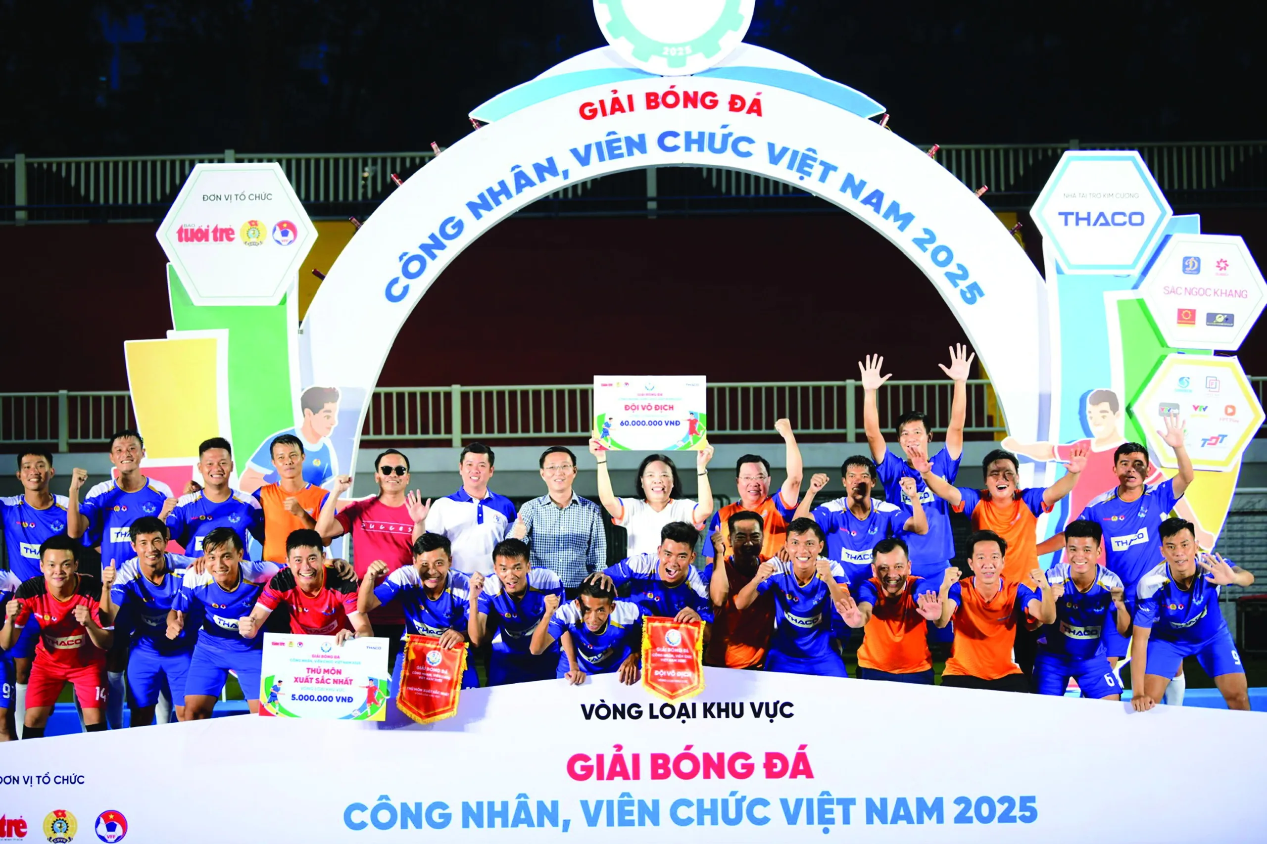 Đội bóng Sacombank ăn mừng chức vô địch, một công việc liên quan bóng đá