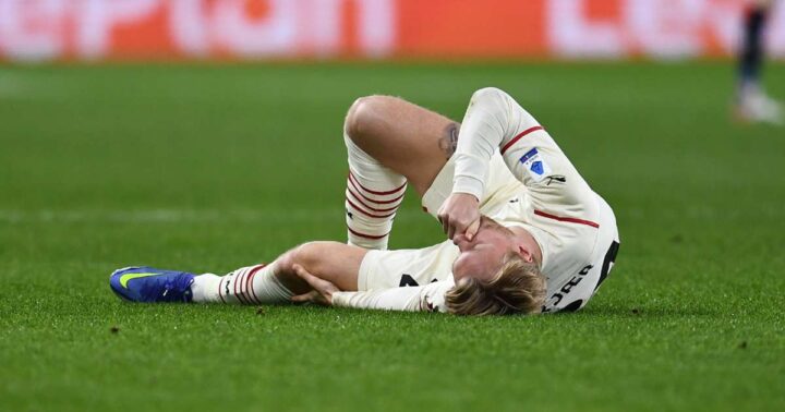 Defender Là Gì Trong Bóng Đá? Tìm Hiểu Toàn Diện Về Các Lá Chắn Thép