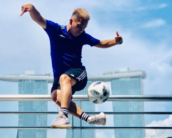 Bóng Đá Nghệ Thuật Là Gì: Giải Mã Niềm Đam Mê Bất Tận Cùng Trái Bóng Bóng Đá Nghệ Thuật Là Gì: Giải Mã Niềm Đam Mê Bất Tận Cùng Trái Bóng