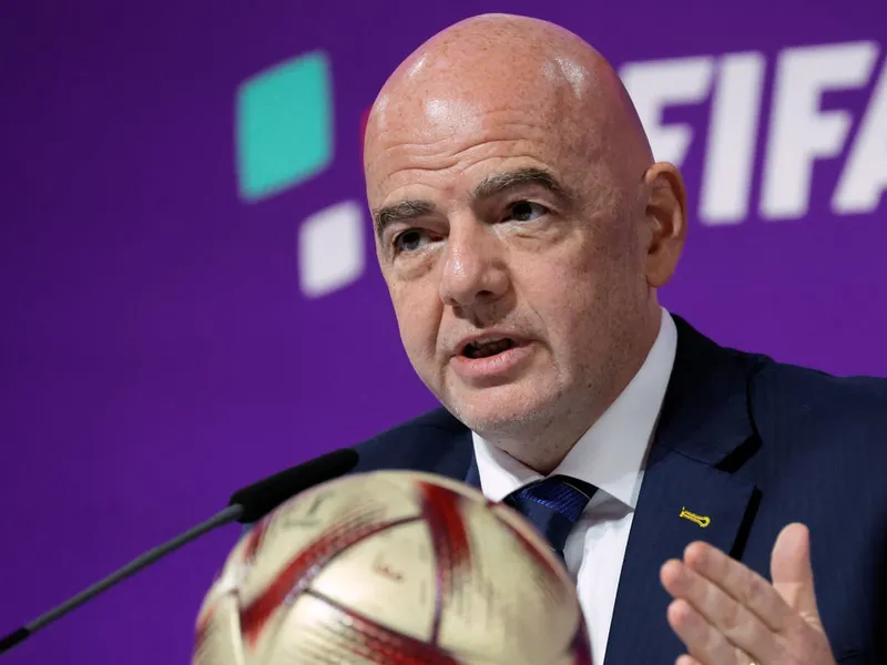 Chủ tịch FIFA Gianni Infantino phản đối thẻ xanh bóng đá