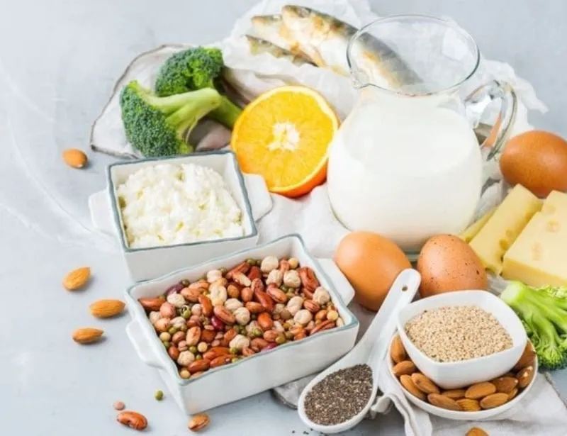 Bữa ăn giàu protein và carbohydrate cần thiết để phục hồi năng lượng và cơ bắp sau khi đá bóng