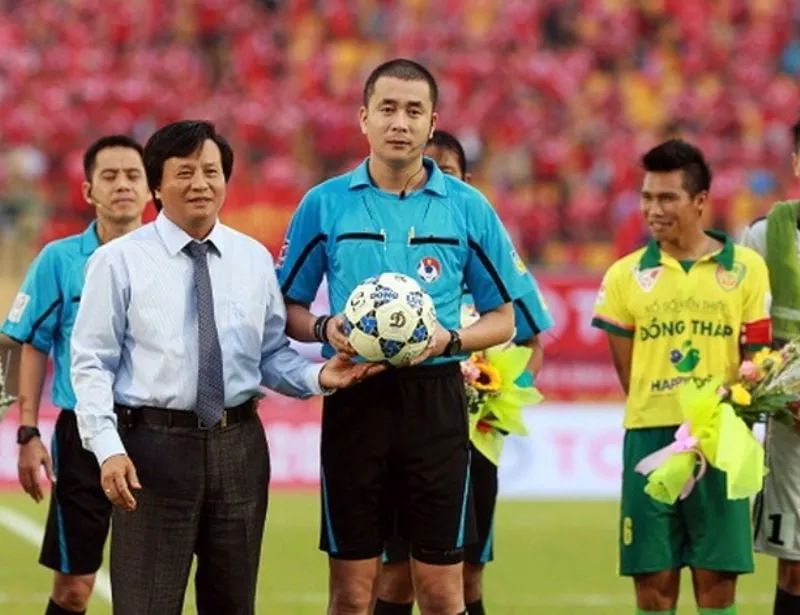 Bóng đá UCV Động Lực trên sân cỏ Việt Nam