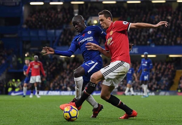 Tiền vệ phòng ngự CDM tranh chấp thu hồi bóng