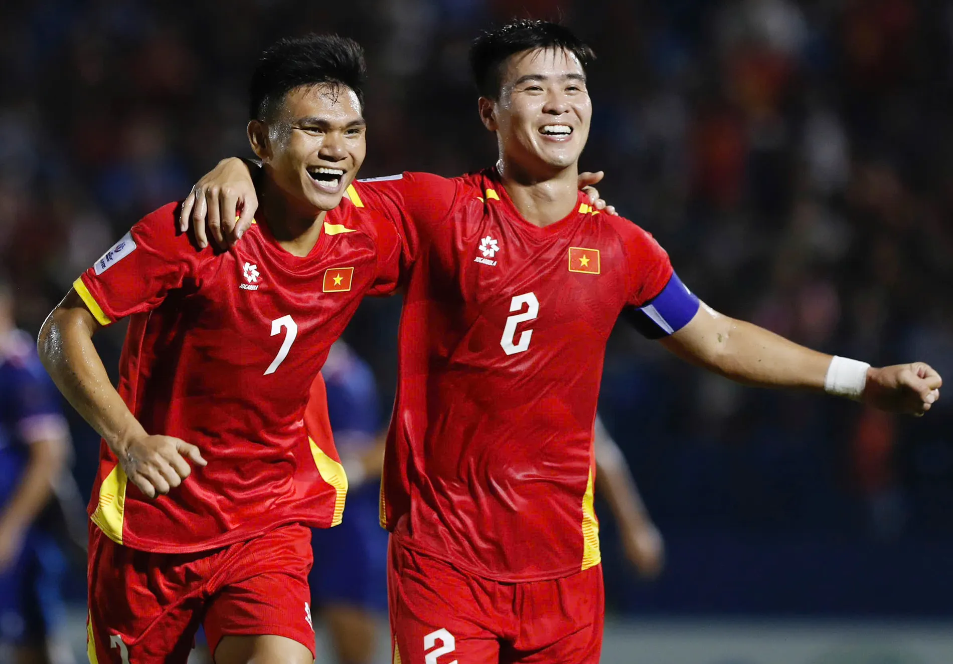 Đội tuyển Việt Nam ăn mừng bàn thắng trước Nepal