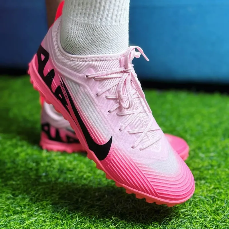 Giày đá bóng Nike Mercurial Vapor 15 Pro TF màu hồng, được ưa chuộng cho chân bè trên sân cỏ nhân tạo
