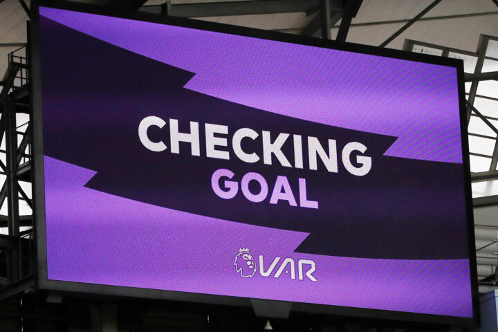 Công Nghệ VA Trong Bóng Đá Là Gì? Giải Pháp Nâng Tầm Công Bằng Trận Đấu