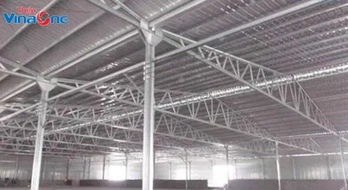 Cấu trúc vì kèo mái tôn với các liên kết chặt chẽ, minh họa sự phối hợp các yếu tố, tương tự khi phân tích kèo tổng thể.