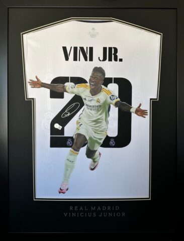 Áo Bóng Đá Tiếng Anh Là Gì? Toàn Tập Về Trang Phục Cầu Thủ