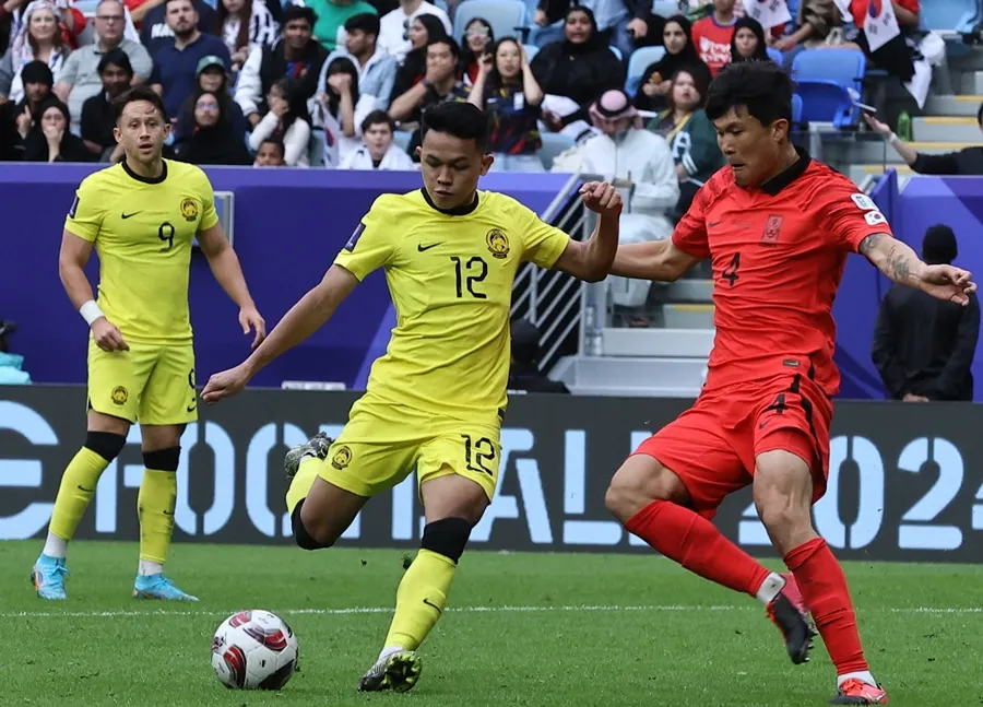 Cảnh tượng một trận đấu kịch tính thuộc vòng 16 đội Asian Cup 2023, làm rõ ý nghĩa của knock out trong bóng đá là gì trong bối cảnh giải đấu châu Á.