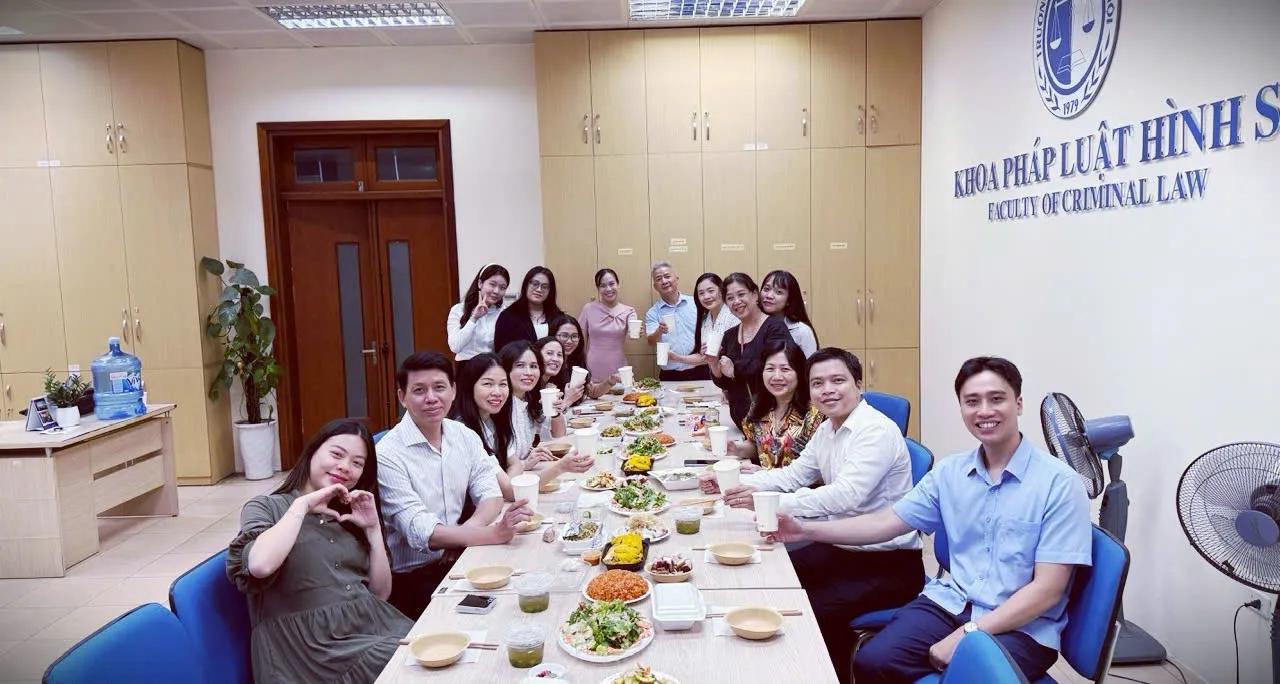 Người hâm mộ đang thảo luận về kết quả trận đấu và các con số liên quan