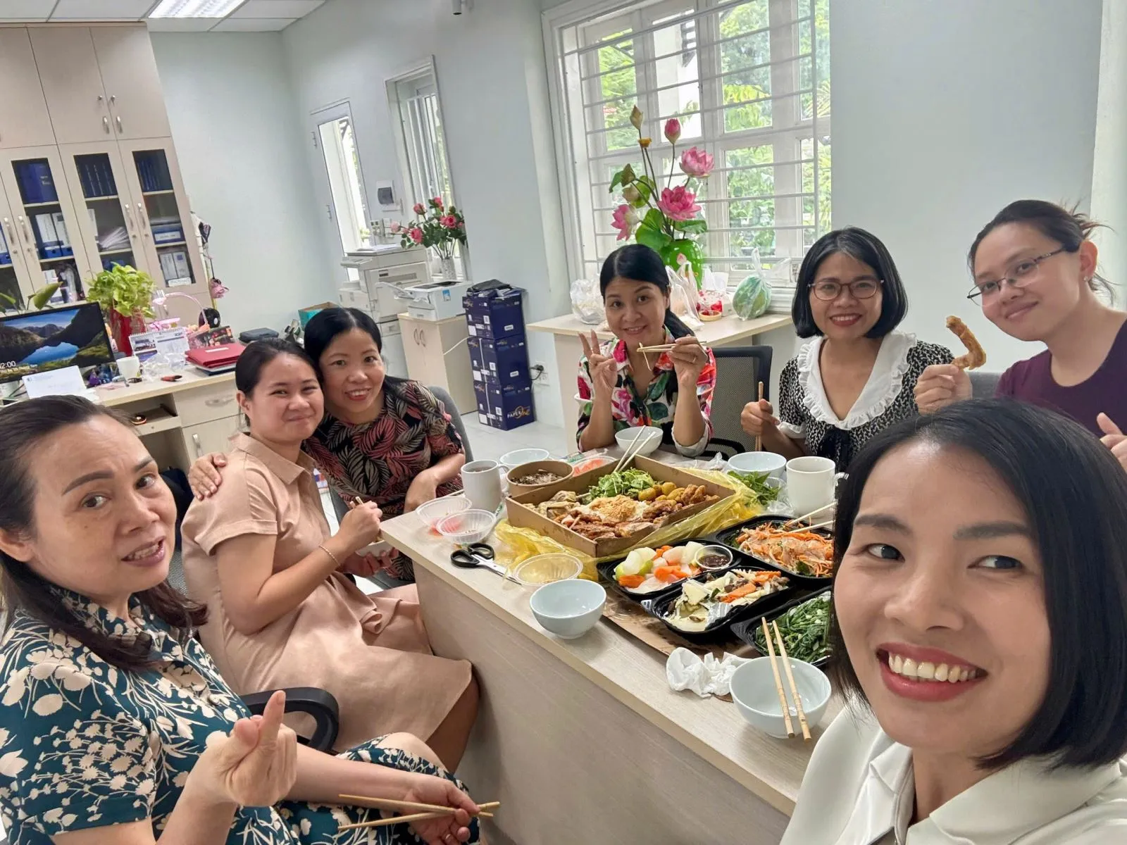 Chuyên gia đang chia sẻ góc nhìn về thị trường cá cược