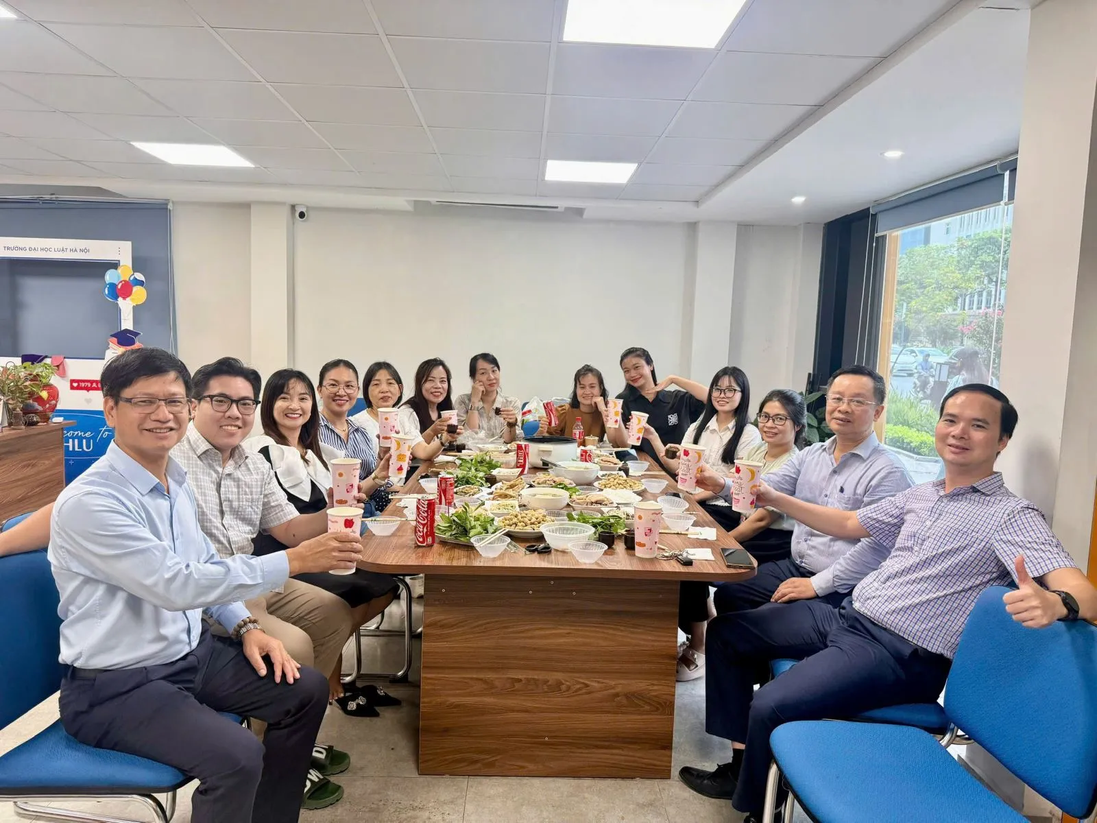 Các thành viên đang cập nhật thông tin mới nhất về các giải đấu